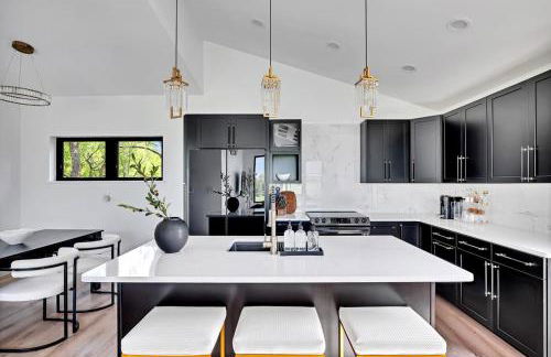 Entire Home with Local Restaurants and Lodges - Foto 1