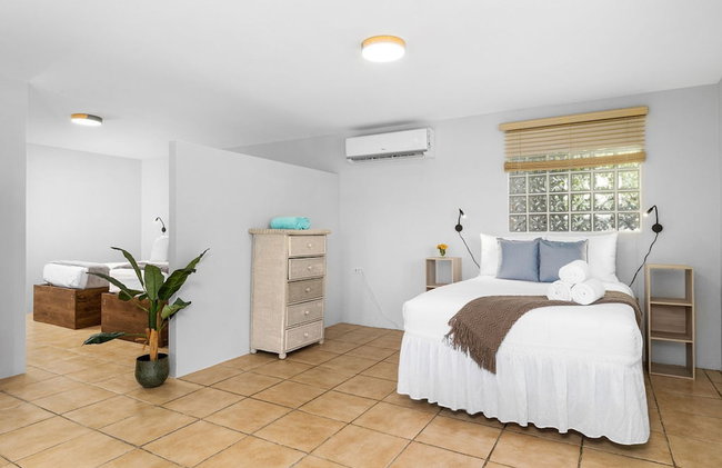 Spacious 4BR Villa Private Pool Cozy Location - Photo 25