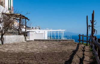 VILLA LA TAGLIATA spectacular jacuzzi tub amazing view and private parking garage - Photo 13