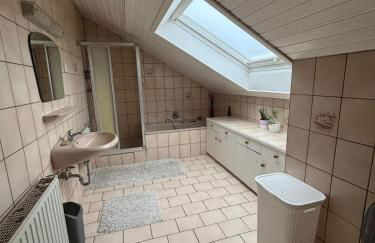 Modernes ruhiges Landhaus bei Kassel - Ganzes Ferienhaus mit 4 Schlafzimmern, Sauna & Garten - Foto 9