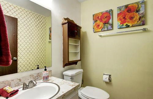 Downtown Redmond Townhouse by Stay Rested - Foto 11