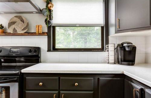 NEW - Modern Rustic Retreat Ardmore Chalet - Foto 48