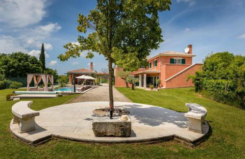 Villa Village by Villsy - with heated pool, spa, private tennis court, golf court, basketball court and playroom - Photo 21
