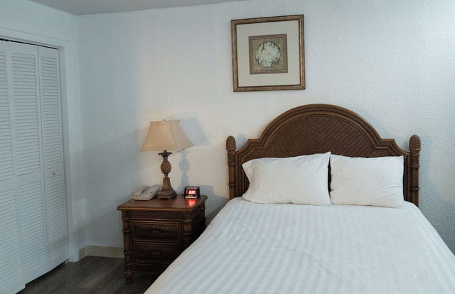 Beach Club at Montego Inn - Photo 3