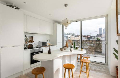 Bright Penthouse with Lift 2 BR Large Balcony Suit Family - Foto 8