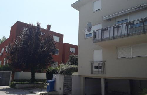 Apartments with parking spaces Sveta Nedelja, Prigorje - 17613 - Foto 1