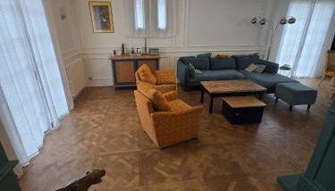 Une grande maison bleue - Photo 1