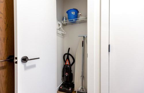 Luxury Apt Seaport with Pool - Photo 15