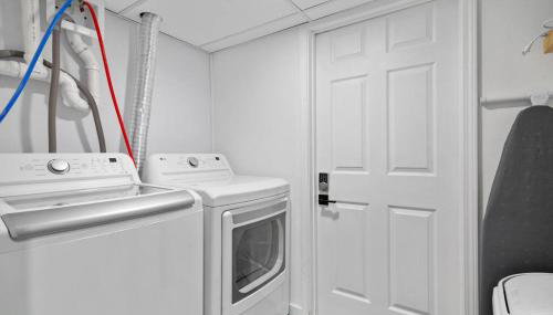 Urban Oasis Cozy Home Near Downtown with Game Room and Firepit - Foto 5