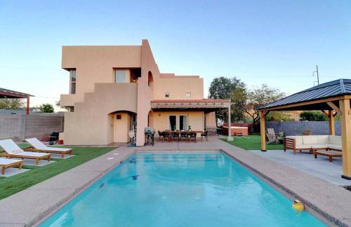 Epic 6BR with Pool, Spa and Fire Pit - Walk to Trails - Foto 47