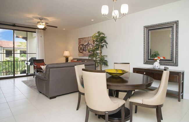 Impressively designed and decorated 3rd-floor space overlooking pool in Coco - Photo 10