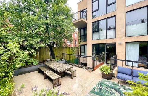Bright 2-Story Brooklyn Oasis w Patio & Fire Pit - Foto 8