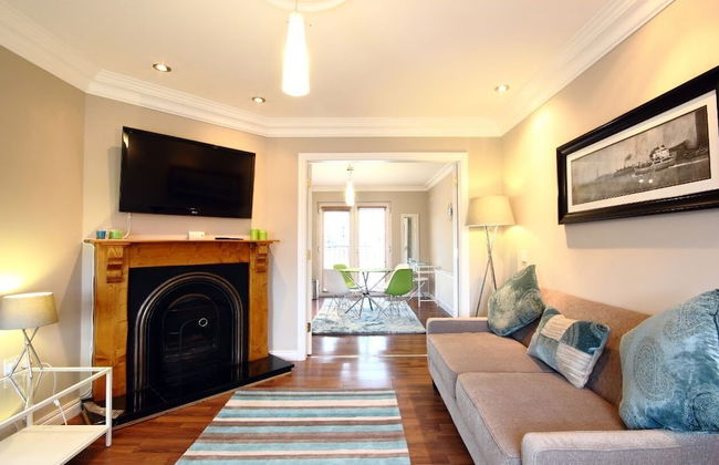 Luxurious KC House - Photo 27