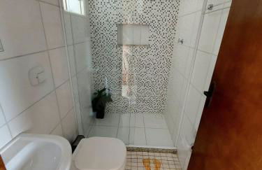 Casa Espaço Sara Piscina com total privacidade, área gourmet completa com churrasqueira fogão a lenha, a 5min do centro e do parque das águas - Foto 29