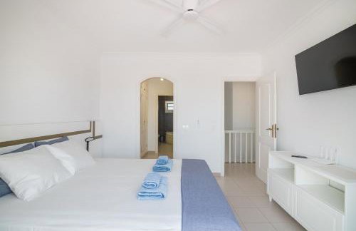 BEAUTIFUL VILLA - 4 bedrooms, heated pool, 2 priv car park places, fibre net, PS5, tv channels - Foto 35