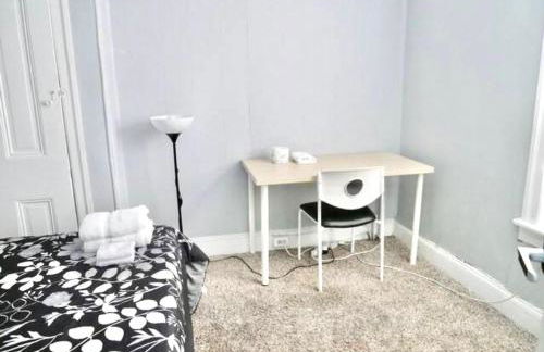 Clover 2900 - Apartment and Rooms with Private Bathroom near Washington Ave South Philly - Foto 6