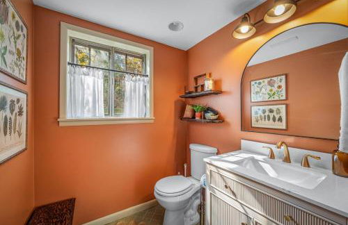 Big Yard Family Getaway - Pets OK - Grill and Hike - Foto 24