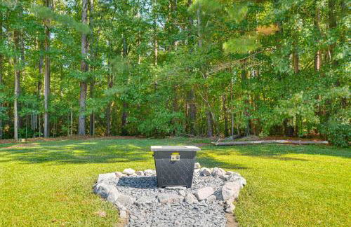 15 Mi to Raleigh Dog-Friendly Home with Fire Pit! - Foto 33