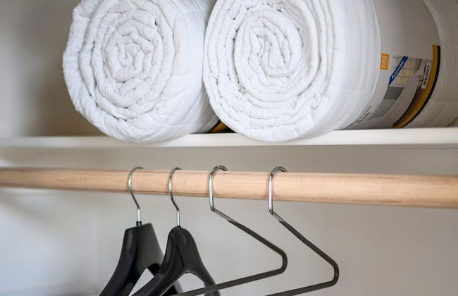 Chic Modern Retreat With Stunning Views - Photo 50