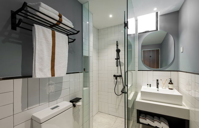 Ami Suites - Photo 30