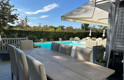 Quiet Luxury in the Heart of the Hamptons - Foto 37