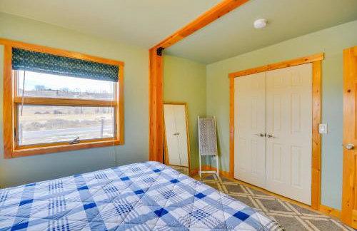 Off The Beaten Path Cabin with Mtn Views and Hot Tub - Foto 12