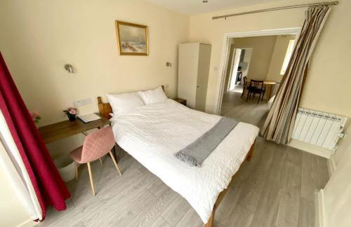 Apartment with a Private Garden and Modern kitchen - Foto 1