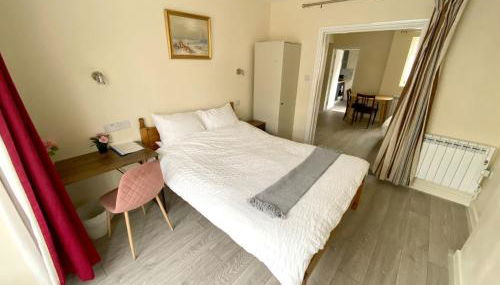 Apartment with a Private Garden and Modern kitchen - Foto 1