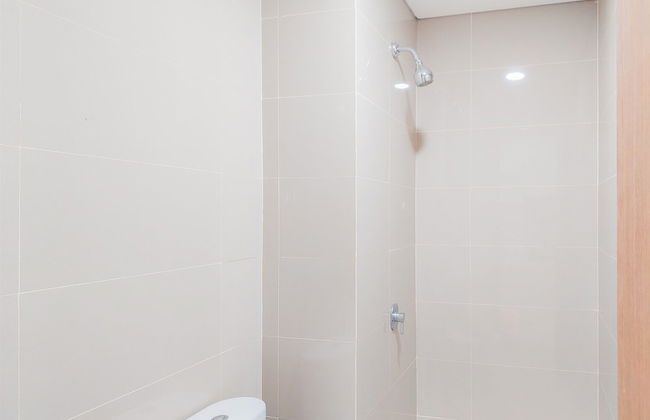 Good Choice And Comfy Studio Apartment B Residence - Photo 10