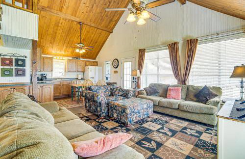 Boat and Swim Lakefront Toledo Bend Retreat! - Foto 4