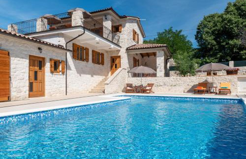 Stone house with pool and yard - Villa Histra - Foto 1