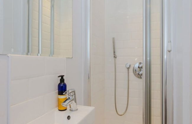 Newly Refurbished 4 Bedroom House in East London - Foto 38