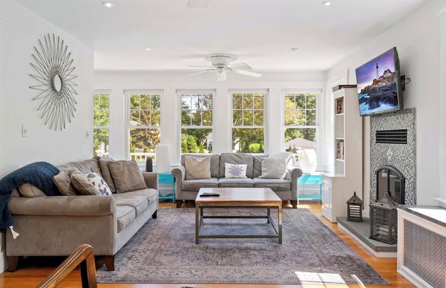 Ogunquit Village 4BR Walk to Beach, Dining & Town Center - Photo 26