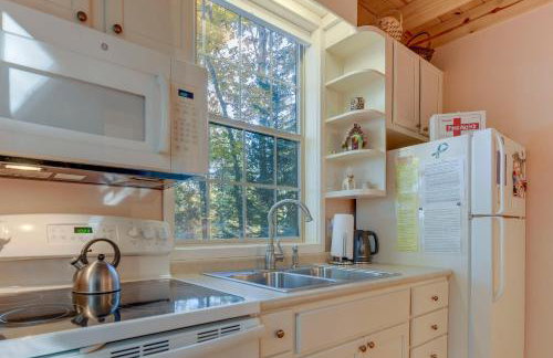 French Broad River Access Whimsical Gem with Deck - Foto 12