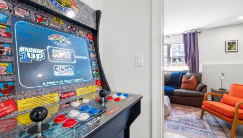 Outdoor Projector, Arcade, Fire Pit, 2 Car Garage, 2 Living Rooms - Foto 4