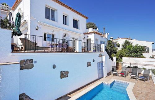 Breathtaking Seaside Villa with Heated Saltwater Pool & Panoramic Terraces - Foto 2