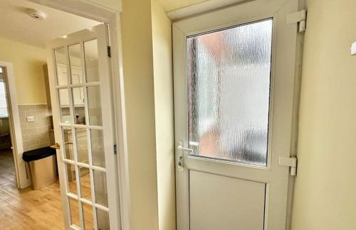 Pembroke Dock Hidden Gem - Pass the Keys - Photo 16