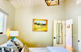 Gorgeous 3-bdrm home, walk to town and beach - Photo 51