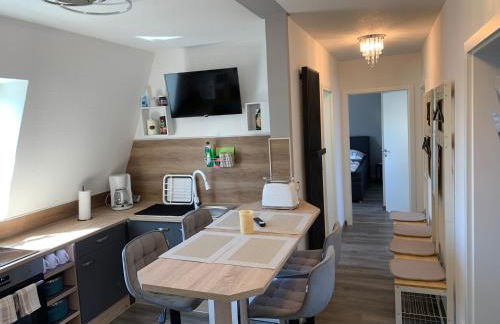 -Fewo Benz- Exklusive Ferienwohnung im Stadtzentrum von Wittenberge Modernes Ambiente, 3 Einzelzimmer für bis zu 6 Gäste - voll ausgestattet mit Waipu-TV und High-Speed-WLAN Bettwäsche und Handtücher inklusive! - Foto 1