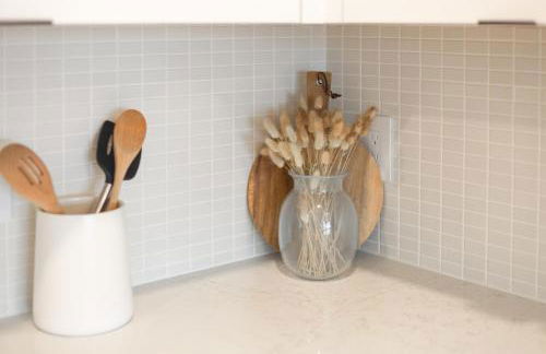 Skyline Nights in Downtown Nashville Walk to Broadway with Pool and Gym - Foto 26