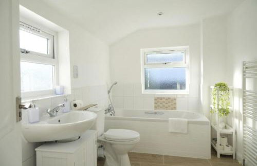 Stylish 4 Bed Home in Aylesbury, Buckinghamshire - Foto 35