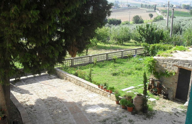 Beautiful Farmhouse with Hot Tub in Umbria - Photo 29