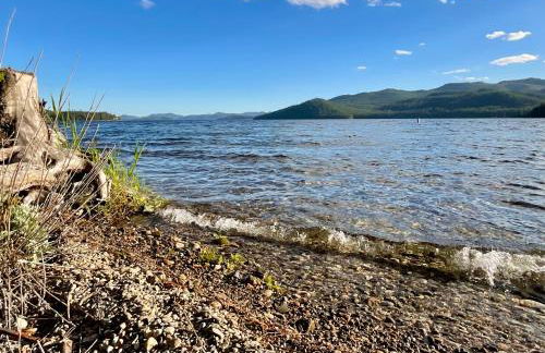 Beautiful Bungalow and Bunk House, Close to Lake - Foto 21