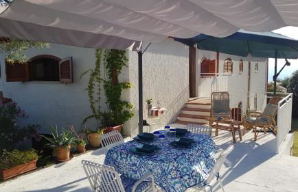 Villa Anna - Mansarda vista mare con giardino e patio - Photo 17