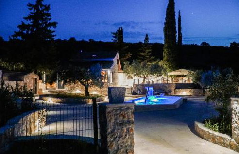 Cozy Home In Postira With Wifi - Photo 14