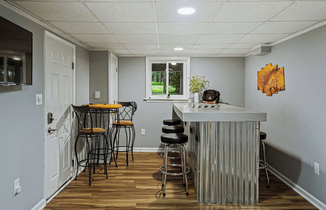 Frolic on Fern by Avantstay Enclosed Deck w/ Forest Views, Bar - Foto 89