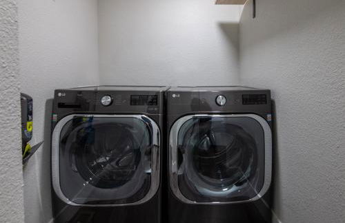 Mid-Century Modern Home - Hot Tub and Game Room - Foto 67