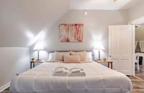 Dauphin District Darling #3-Downtown, Restaurants - Photo 3