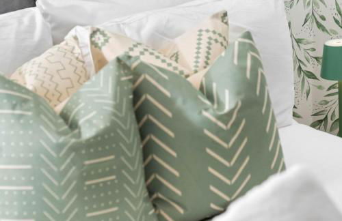 Spacious 5 Bedroom & 5 Bathrooms House - Garden - Parking - Netflix 376MW - Foto 59