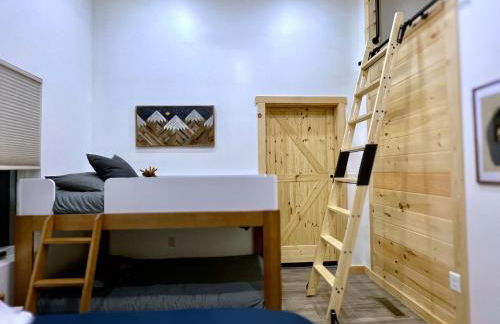 Modern Gem w/Spacious Deck, Swinging bed, Hot Tub - Foto 18